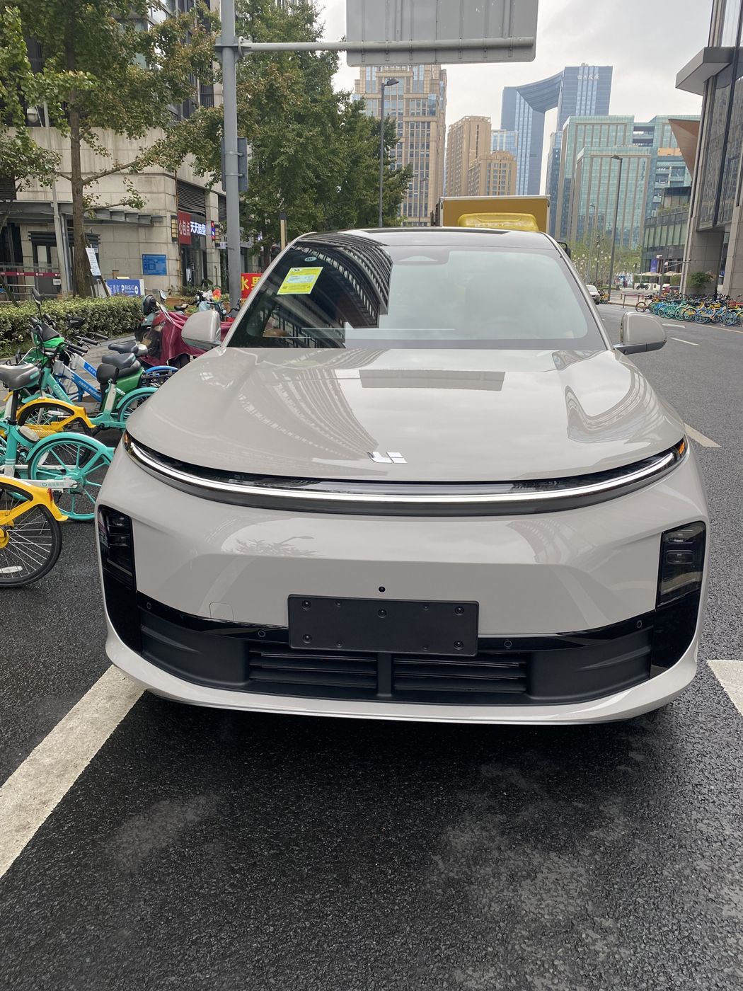 环亚集团 MEGA 高压纯电 MPV